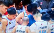 世预赛赛程吃紧，山东男篮训练课后刷新队史纪录，赛场秩序良好，球队文化被再次提及的简单介绍