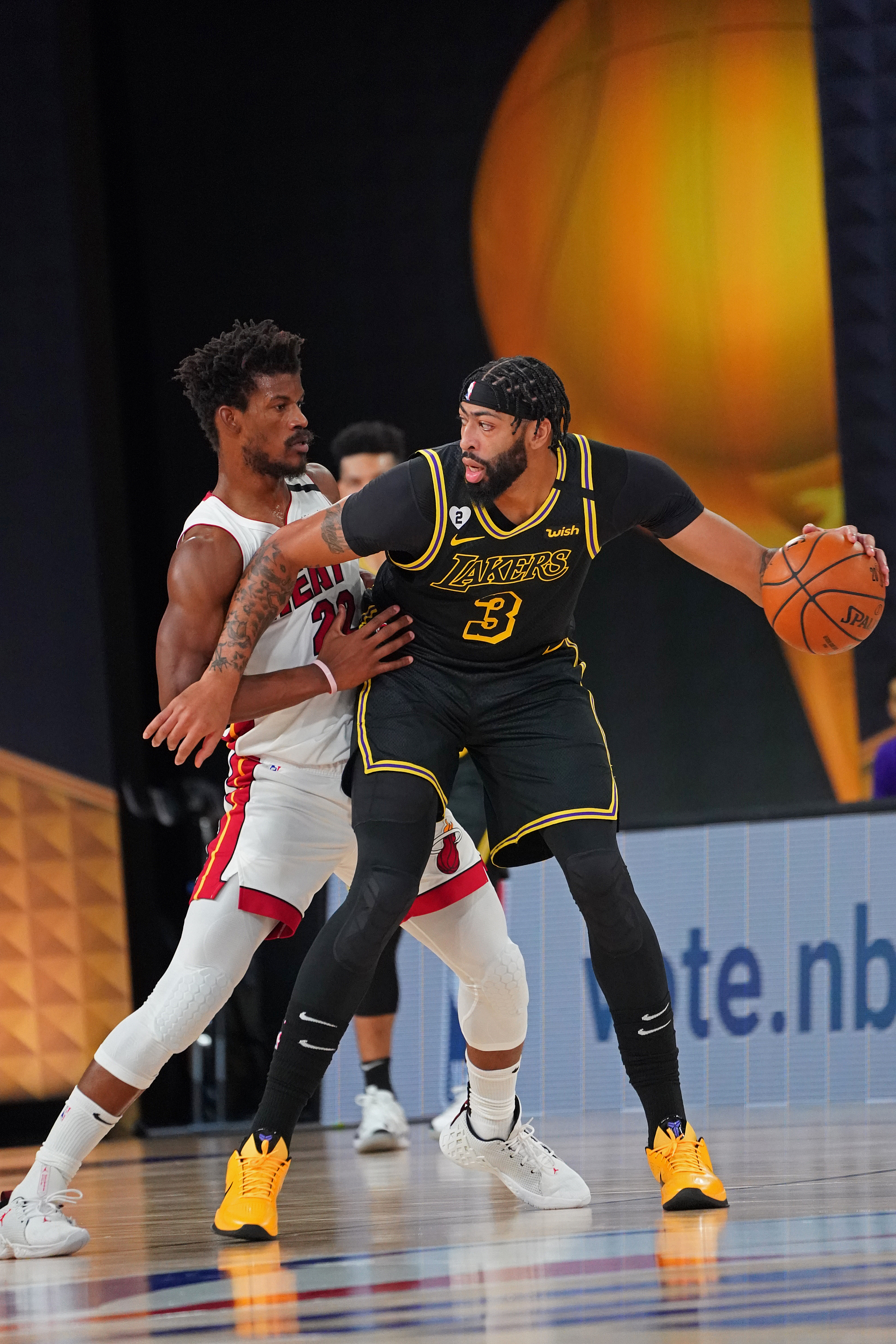 包含巴特勒连续十五场比赛得分超过连败，湖人挑战极限！的词条